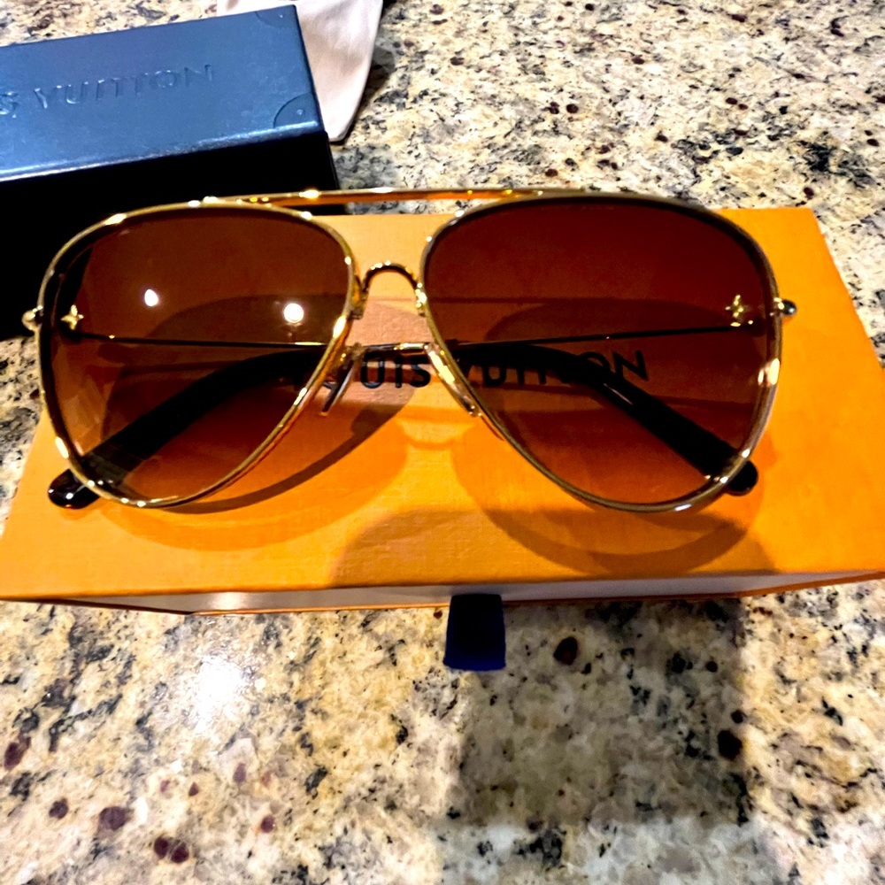 Louis Vuitton pilot sunglasses